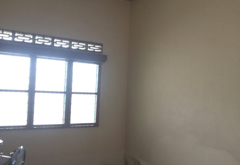 Freehold Single Storey Terrace House 