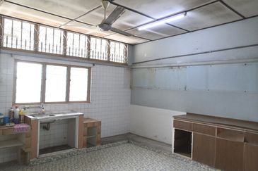 Freehold Single Storey Terrace House 