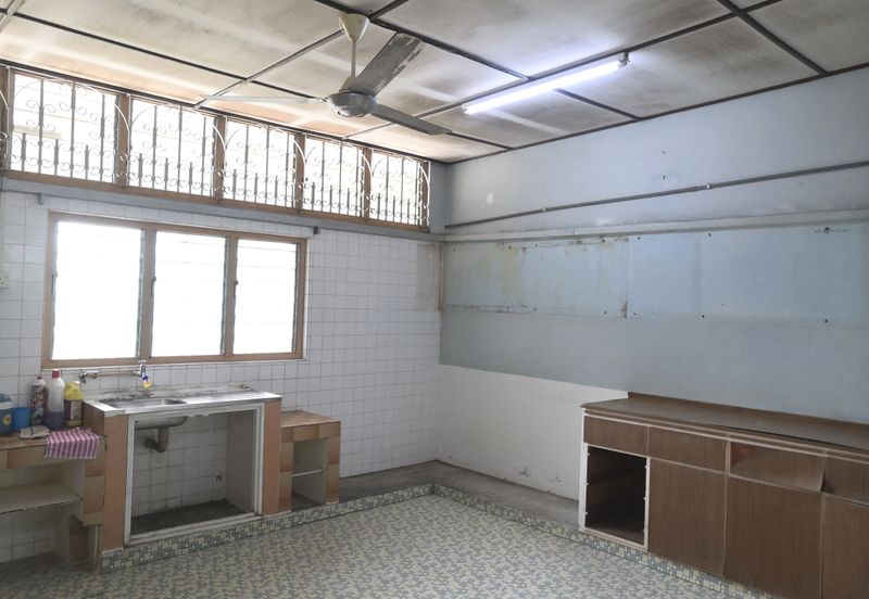 Freehold Single Storey Terrace House 