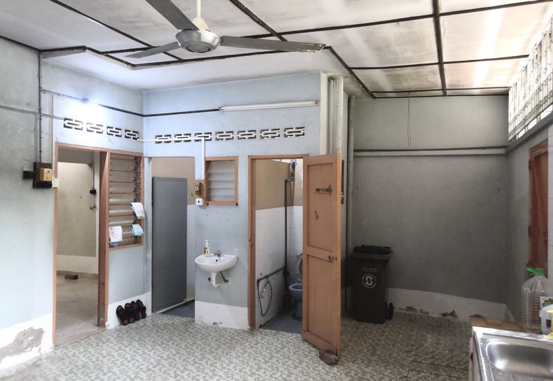 Freehold Single Storey Terrace House 