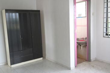 Melaka City 3 Bedroom Walk-up Aparment For Sale 