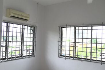 Melaka City 3 Bedroom Walk-up Aparment For Sale 