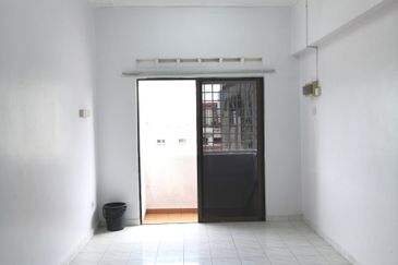 Melaka City 3 Bedroom Walk-up Aparment For Sale 