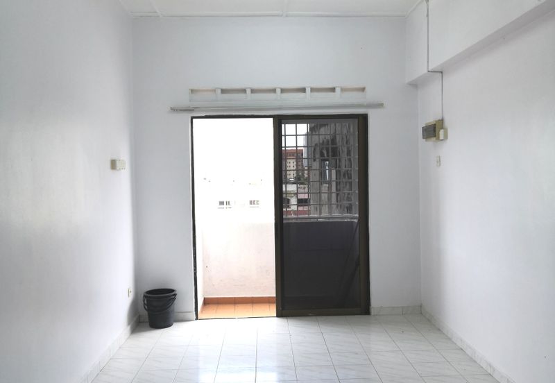 Melaka City 3 Bedroom Walk-up Aparment For Sale 