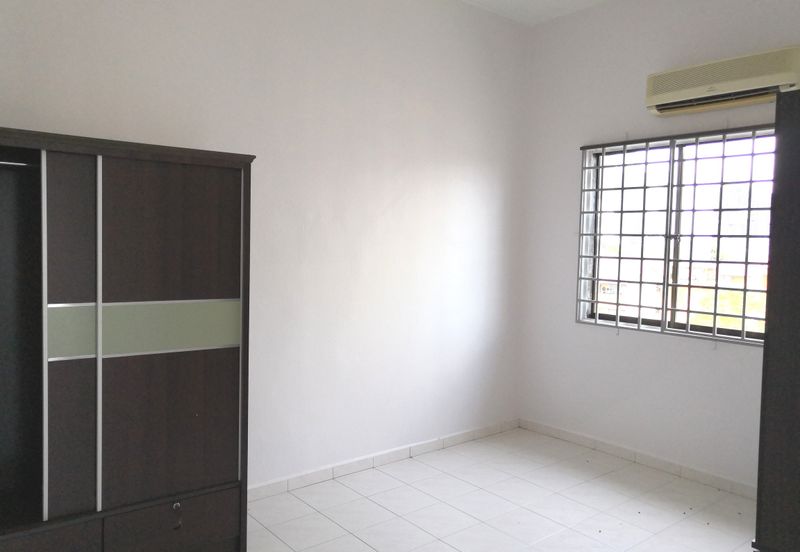Melaka City 3 Bedroom Walk-up Aparment For Sale 