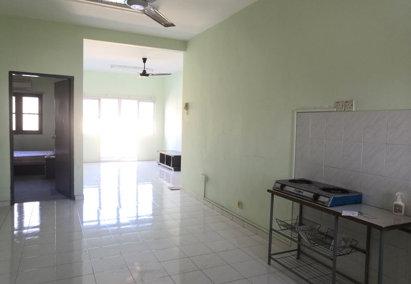 Golden Shower Apartment