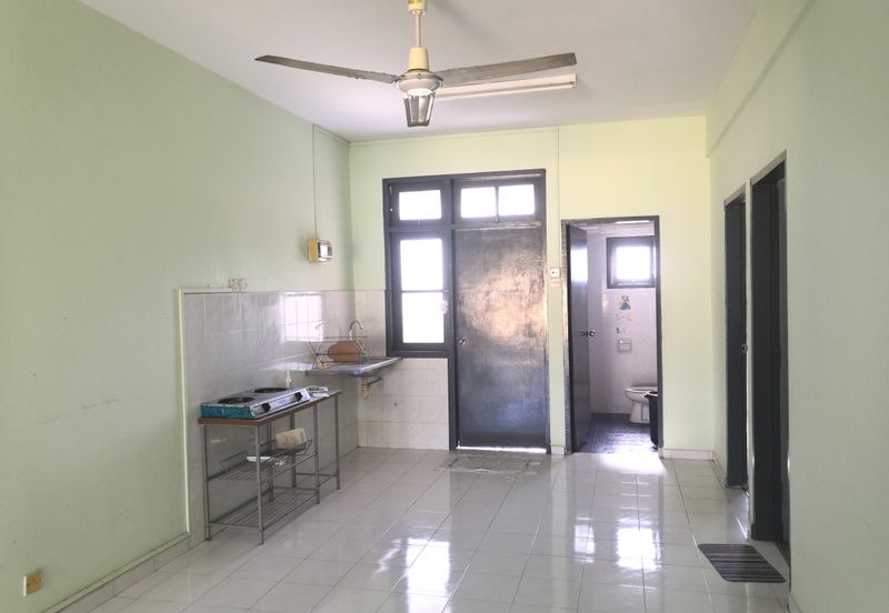 Golden Shower Apartment