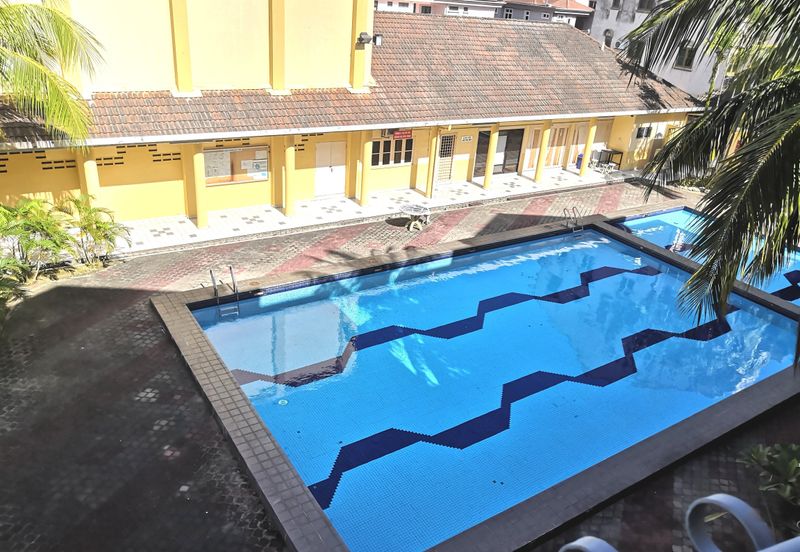 Golden Shower Apartment