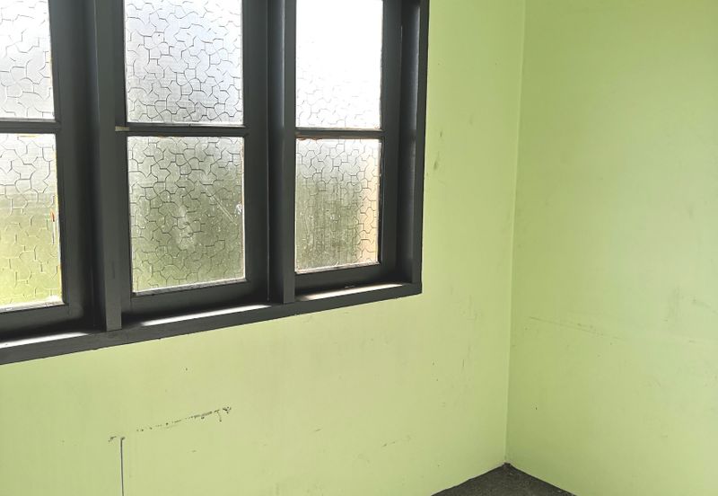 Golden Shower Apartment