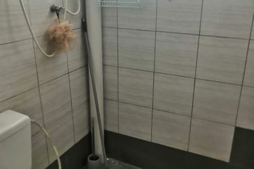 Kg Lapan Bachang 3 Bedroom Walk-up Apartment For Rent 