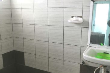 Kg Lapan Bachang 3 Bedroom Walk-up Apartment For Rent 