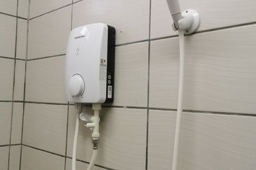 Kg Lapan Bachang Room To Let 