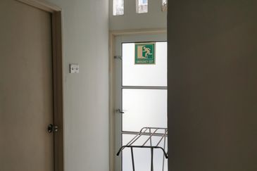 Kg Lapan Bachang Room To Let 