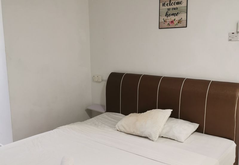 Kg Lapan Bachang Master Bedroom To Let