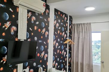 Kg Lapan Bachang Master Bedroom To Let