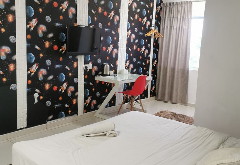 Kg Lapan Bachang Master Bedroom To Let