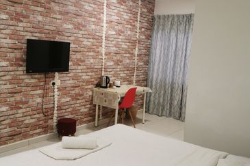 Kg Lapan Bachang Master Bedroom To Let 