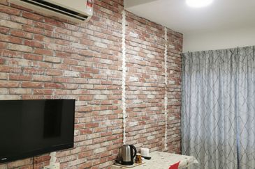 Kg Lapan Bachang Master Bedroom To Let 