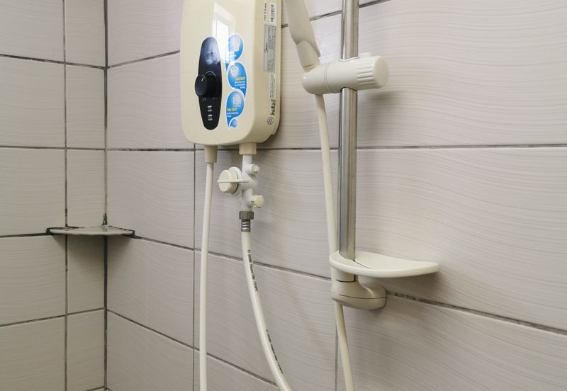 Kg Lapan Bachang Master Bedroom To Let