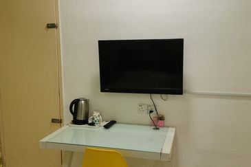 Kg Lapan Bachang Master Bedroom To Let