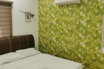 Kg Lapan Bachang Master Bedroom To Let