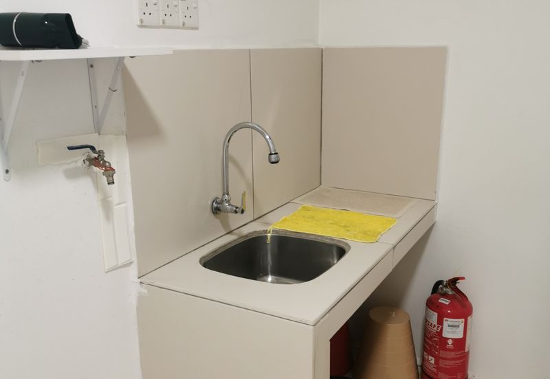 Kg Lapan Bachang Master Bedroom To Let