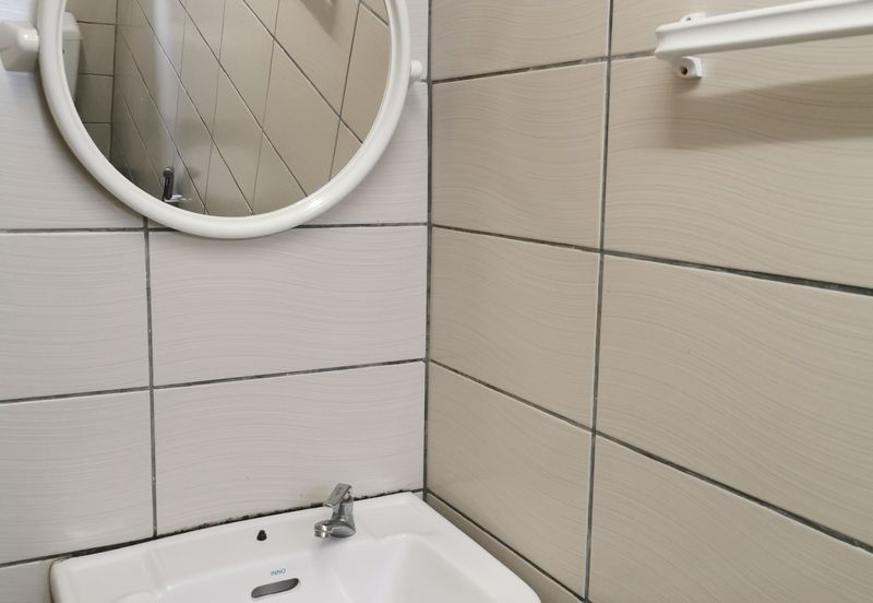 Kg Lapan Bachang Master Bedroom To Let