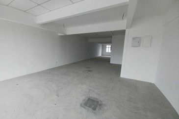Sime Darby Pasir Gudang 3 Storey Shop Partial Rent
