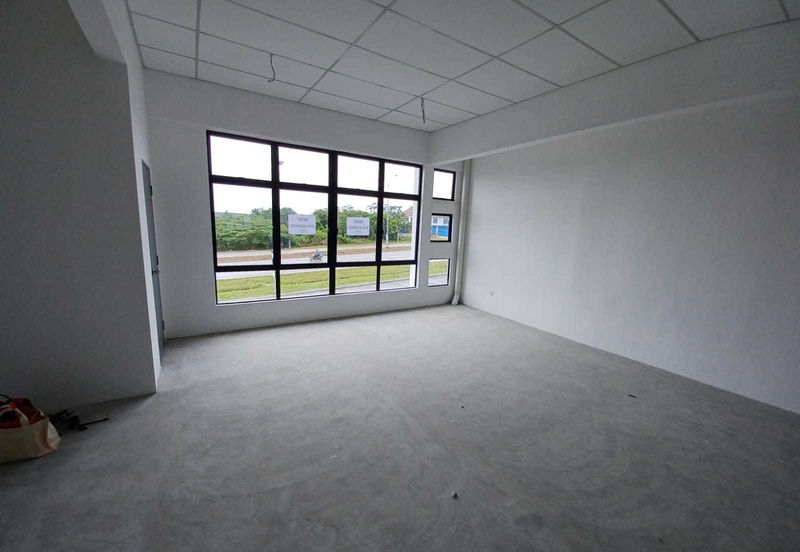 Sime Darby Pasir Gudang 3 Storey Shop Partial Rent