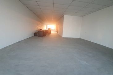 Sime Darby Pasir Gudang 3 Storey Shop Partial Rent