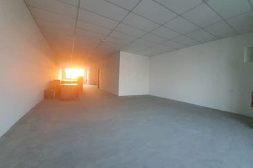 Sime Darby Pasir Gudang 3 Storey Shop Partial Rent