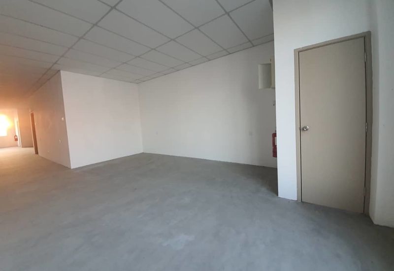 Sime Darby Pasir Gudang 3 Storey Shop Partial Rent