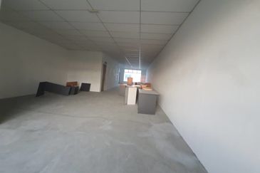 Sime Darby Pasir Gudang 3 Storey Shop Partial Rent