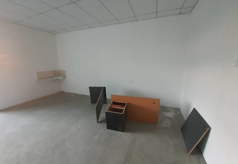 Sime Darby Pasir Gudang 3 Storey Shop Partial Rent