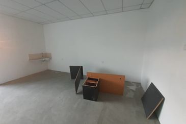 Sime Darby Pasir Gudang 3 Storey Shop Partial Rent