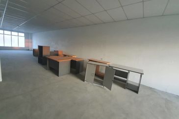 Sime Darby Pasir Gudang 3 Storey Shop Partial Rent