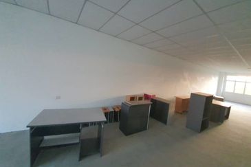 Sime Darby Pasir Gudang 3 Storey Shop Partial Rent