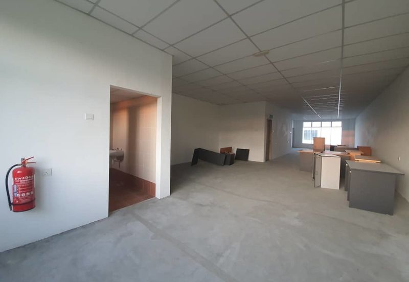 Sime Darby Pasir Gudang 3 Storey Shop Partial Rent