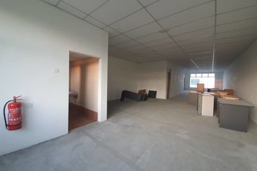 Sime Darby Pasir Gudang 3 Storey Shop Partial Rent