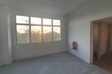 Sime Darby Pasir Gudang 3 Storey Shop Partial Rent