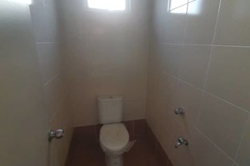 Sime Darby Pasir Gudang 3 Storey Shop Partial Rent