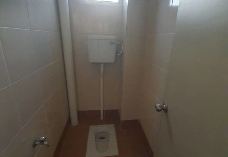 Sime Darby Pasir Gudang 3 Storey Shop Partial Rent