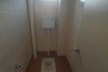 Sime Darby Pasir Gudang 3 Storey Shop Partial Rent