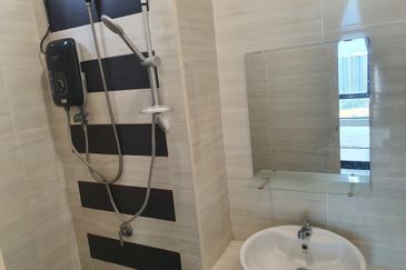 D'Summit Residences @ Kempas Utama