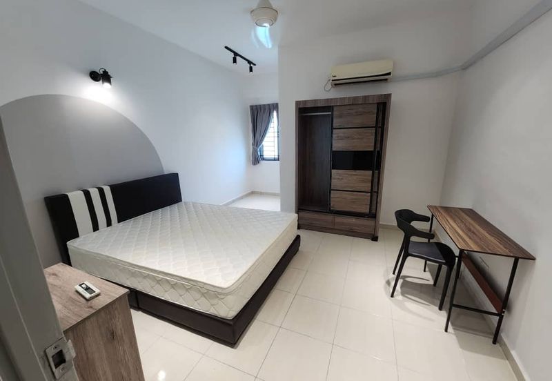 Bangunan Duta Impian (The Embassy Suites)