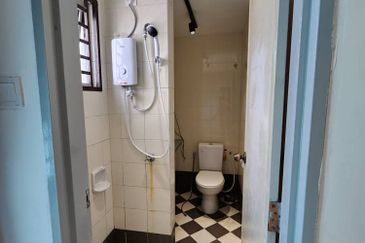 Bangunan Duta Impian (The Embassy Suites)