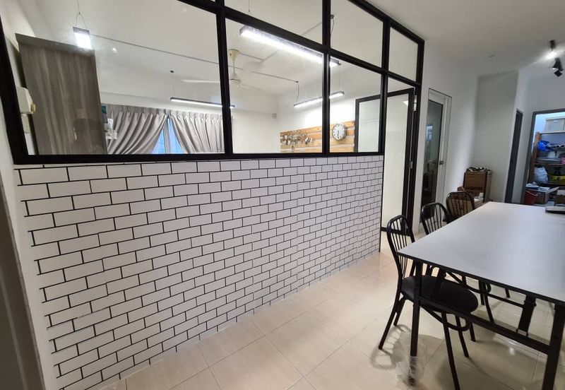 Bangunan Duta Impian (The Embassy Suites)