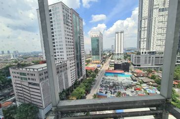 Bangunan Duta Impian (The Embassy Suites)