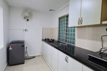 Bangunan Duta Impian (The Embassy Suites)