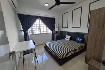 Bangunan Duta Impian (The Embassy Suites)